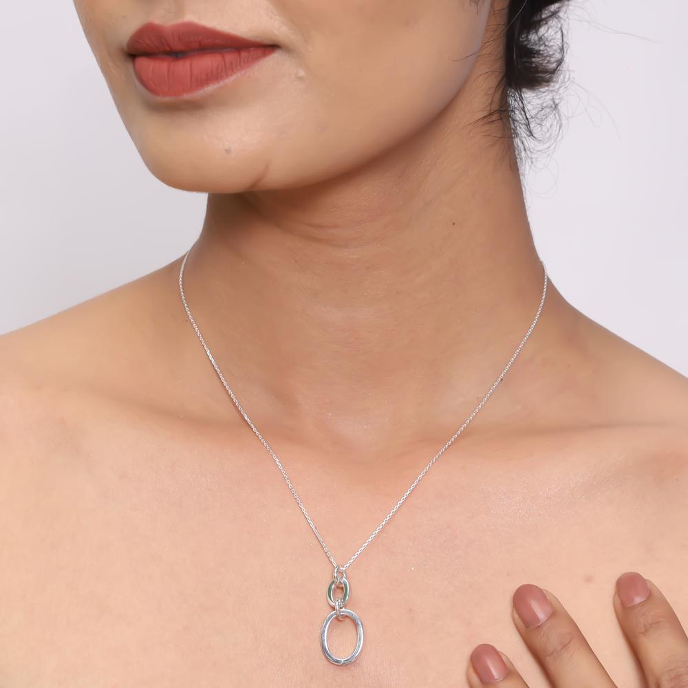 OOO pendant with chain in 925 silver