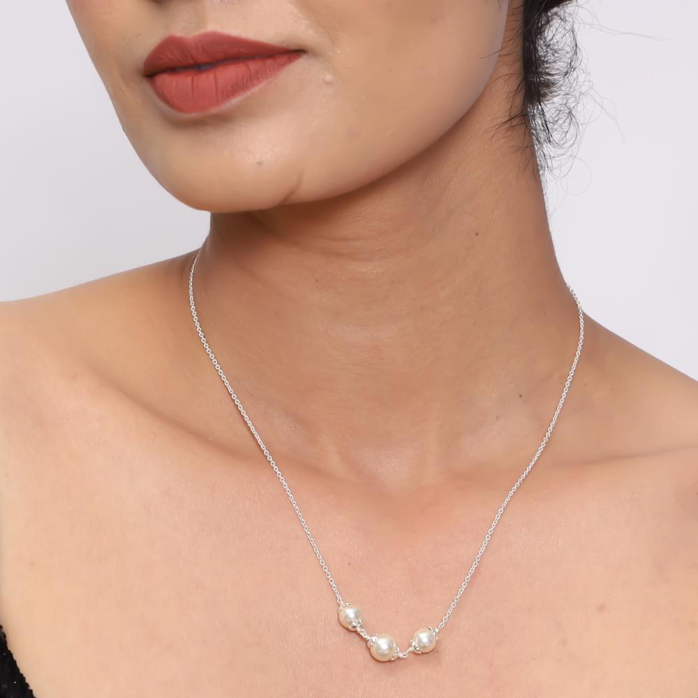 Pearly Trio pendant with chain in 925 silver