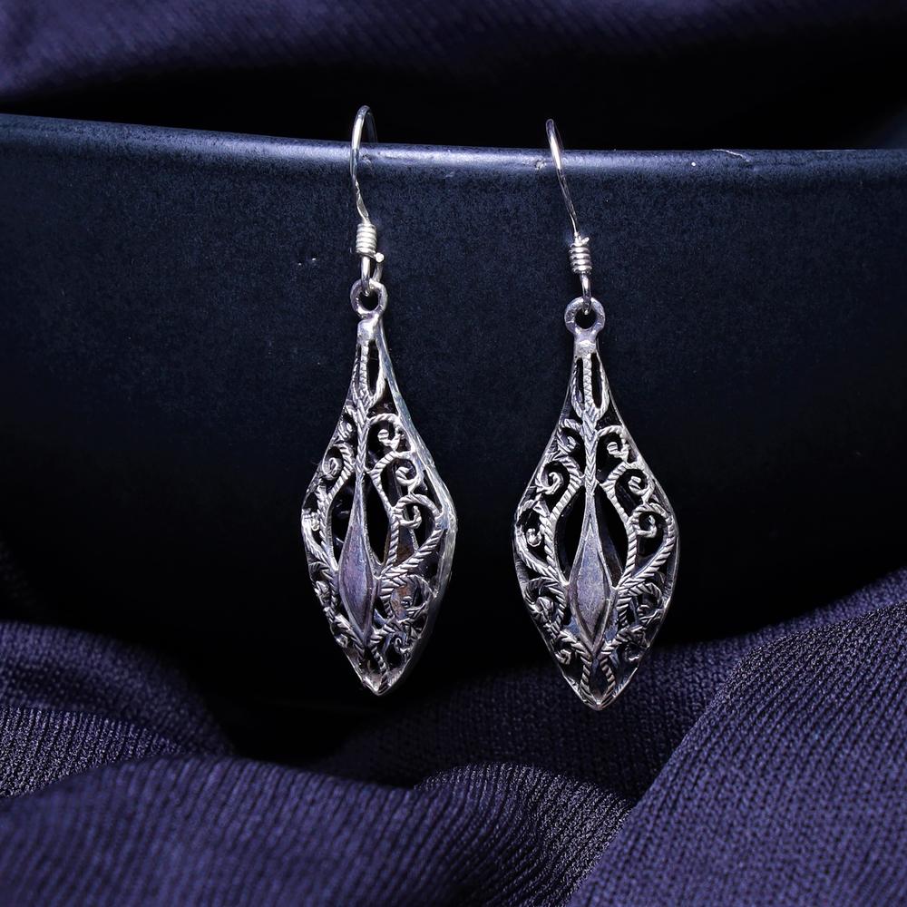 Royal Motif rounded drop Earrings in 925 silver