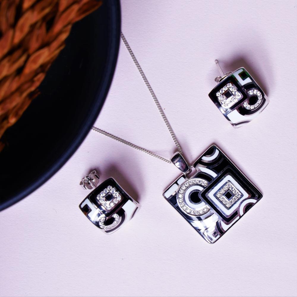 Black and White Wonder Enamel Pendant Set in 925 silver